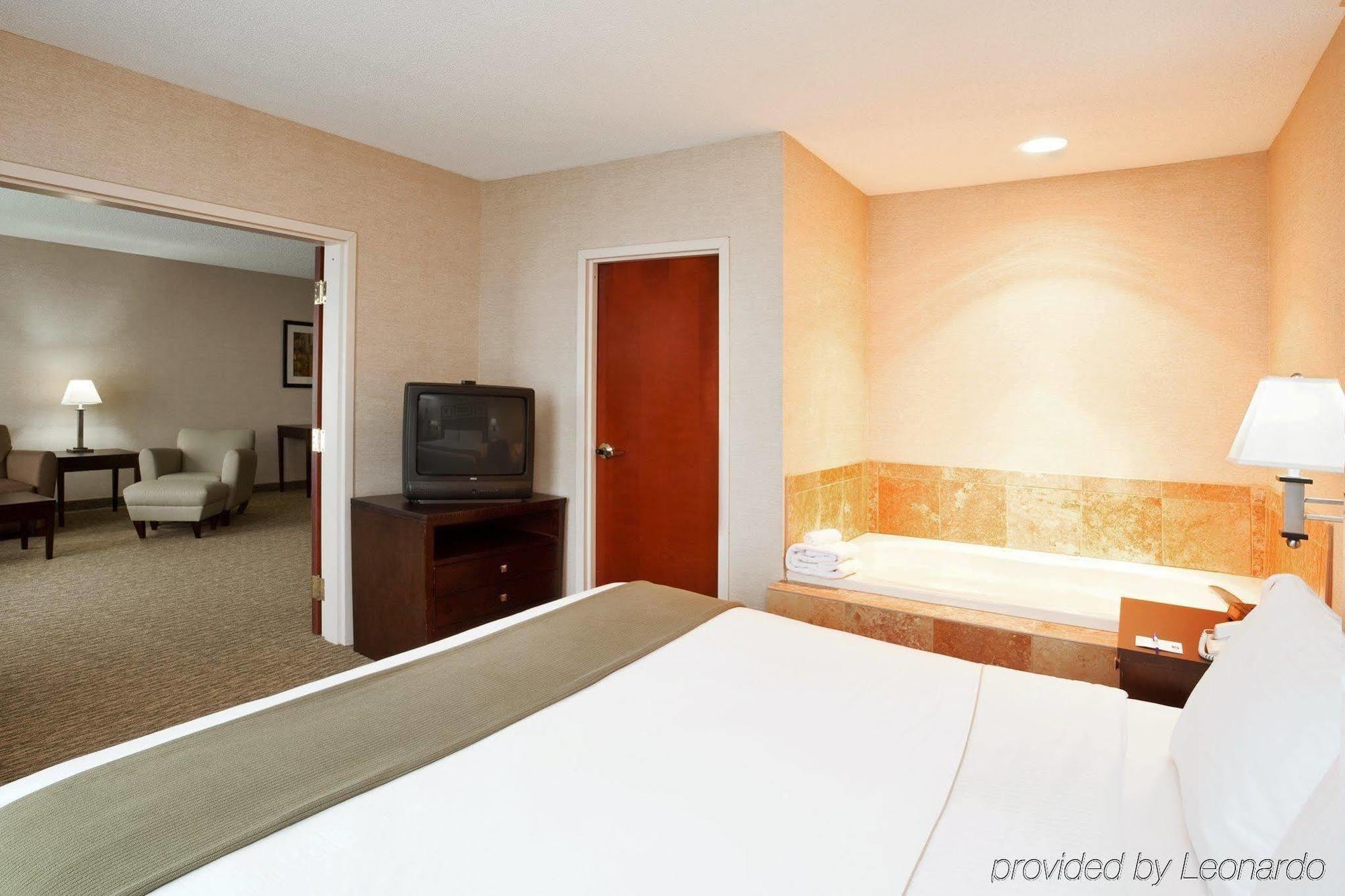 Hotel Express & Cleveland-streetsboro By Ihg Streetsboro