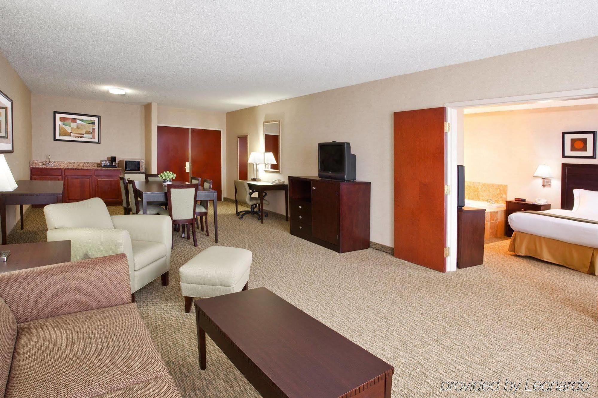 Express & Cleveland-streetsboro By Ihg