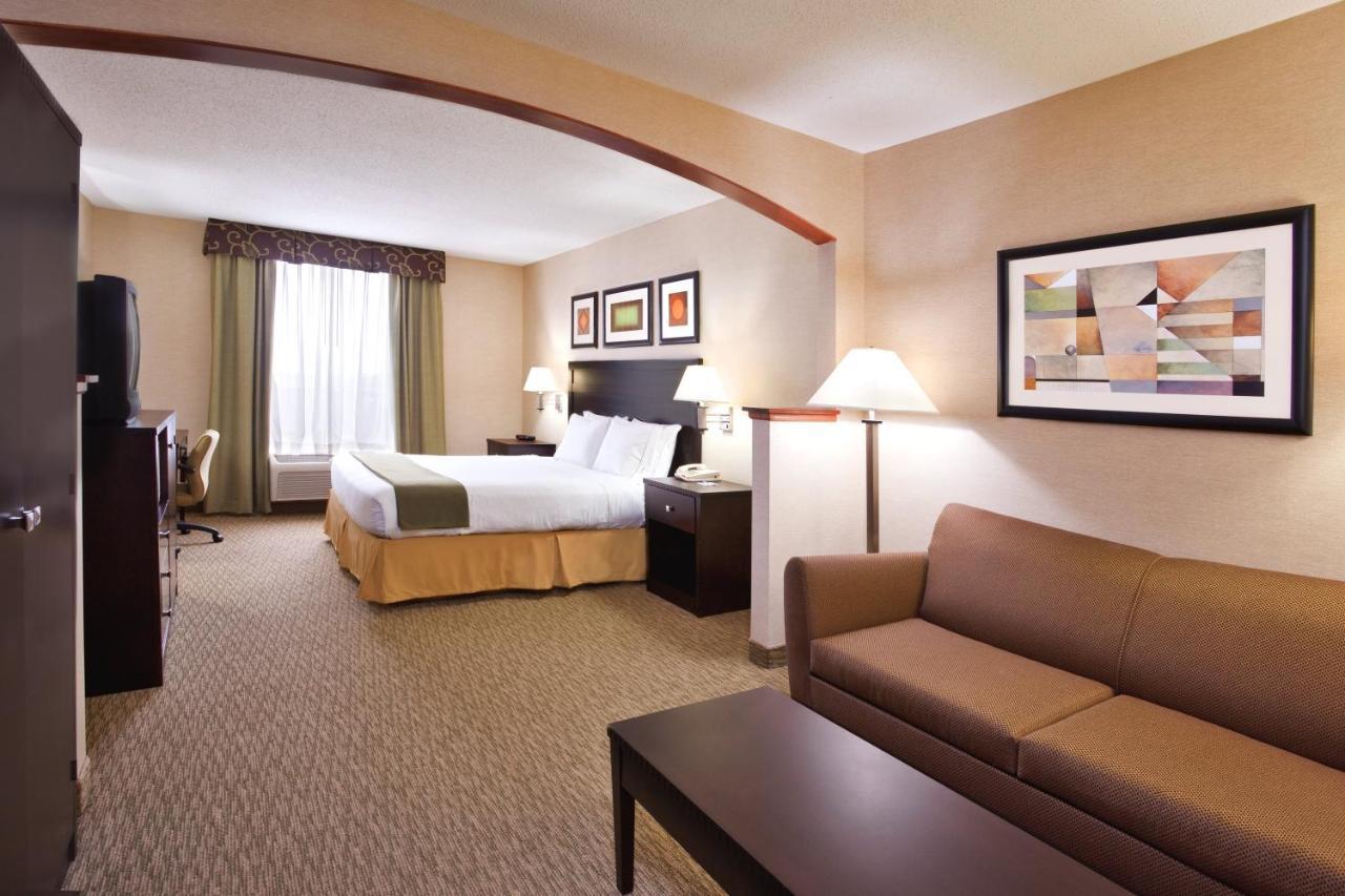 Express & Cleveland-streetsboro By Ihg Hotel 2*