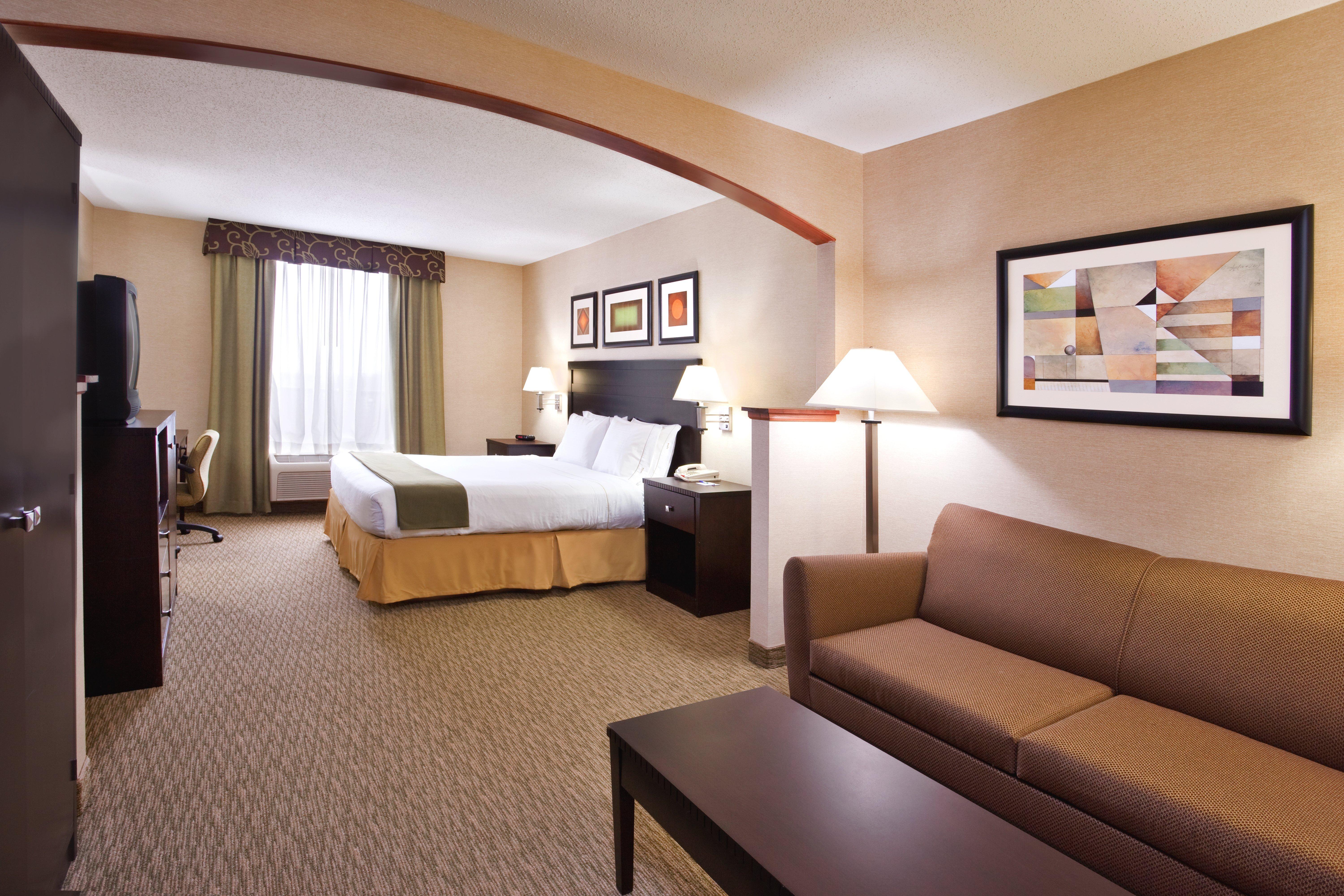 Express & Cleveland-streetsboro By Ihg Hotel 2*