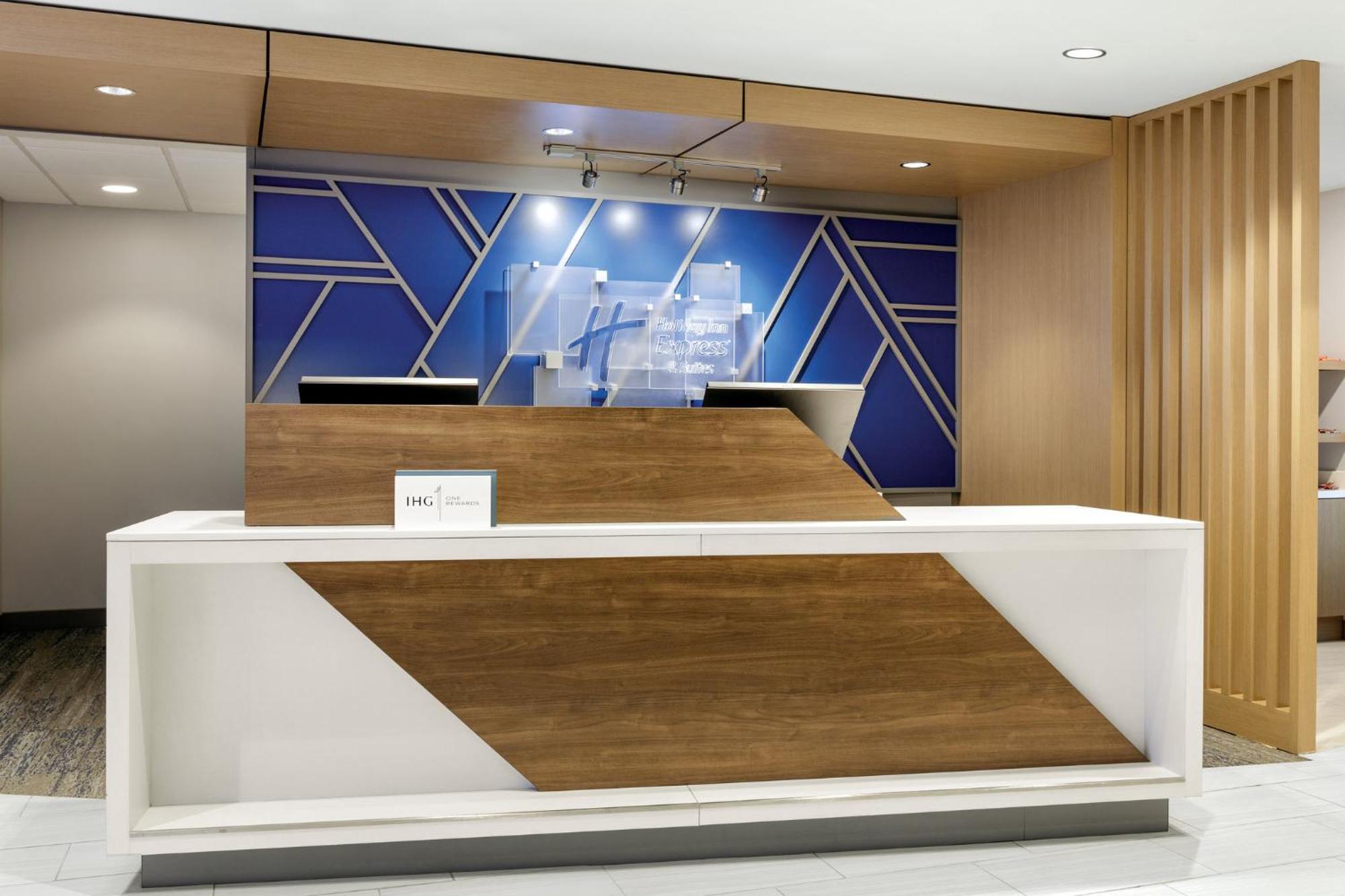 Express & Cleveland-streetsboro By Ihg