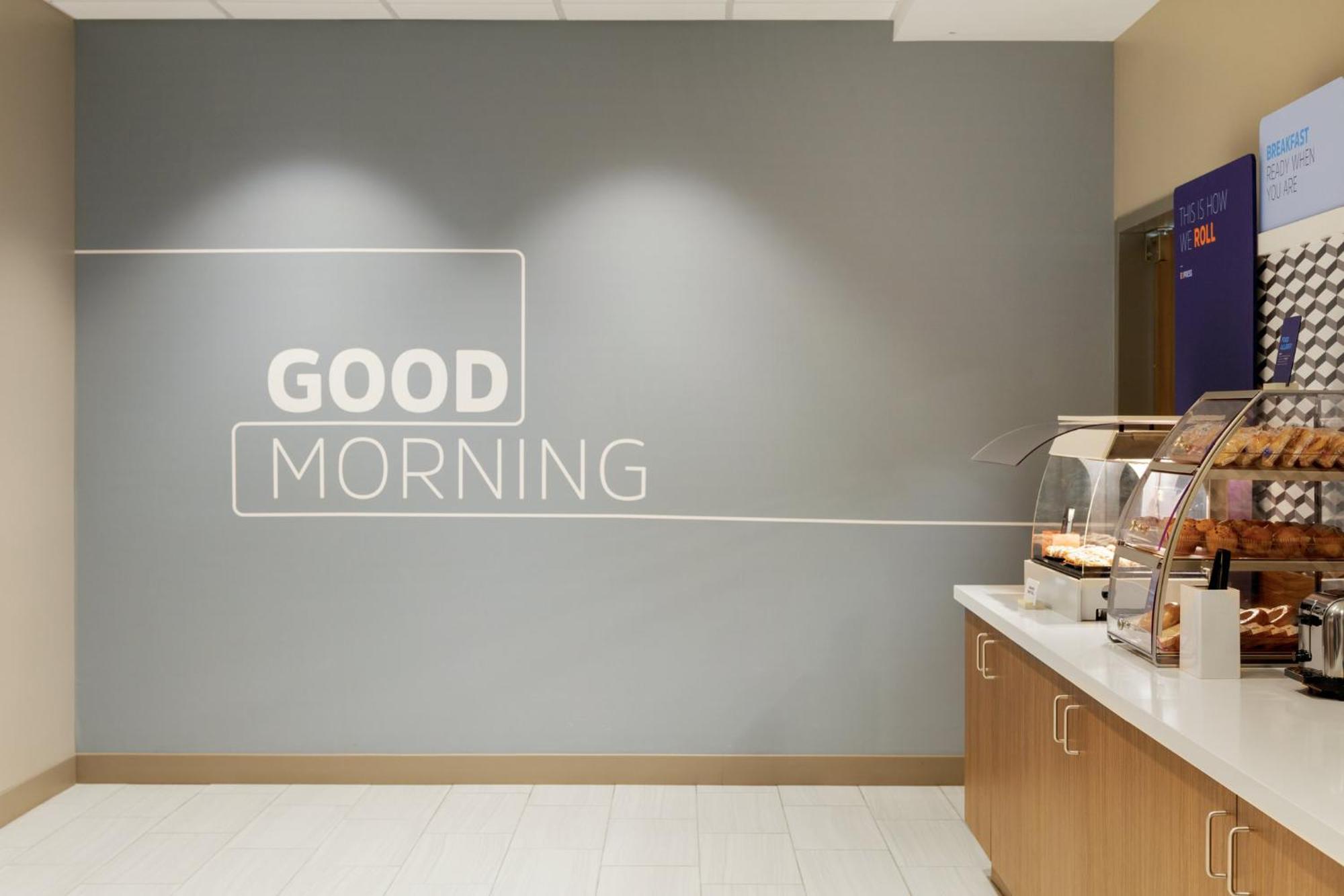 Express & Cleveland-streetsboro By Ihg Hotel 2*